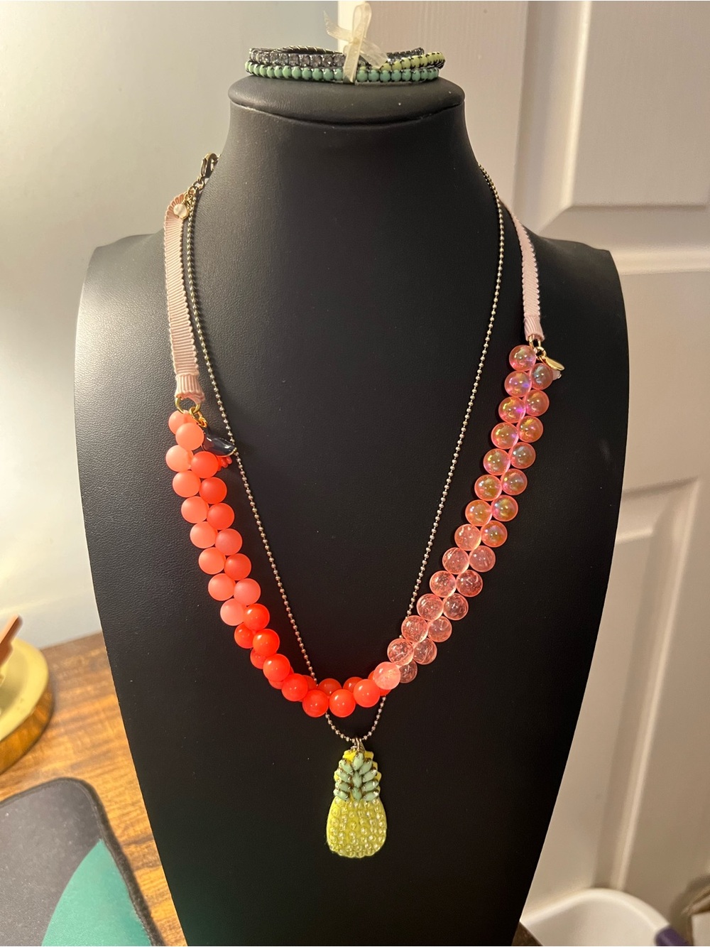 Colorful Pineapple Pendant Beaded Necklace - Pink & Coral